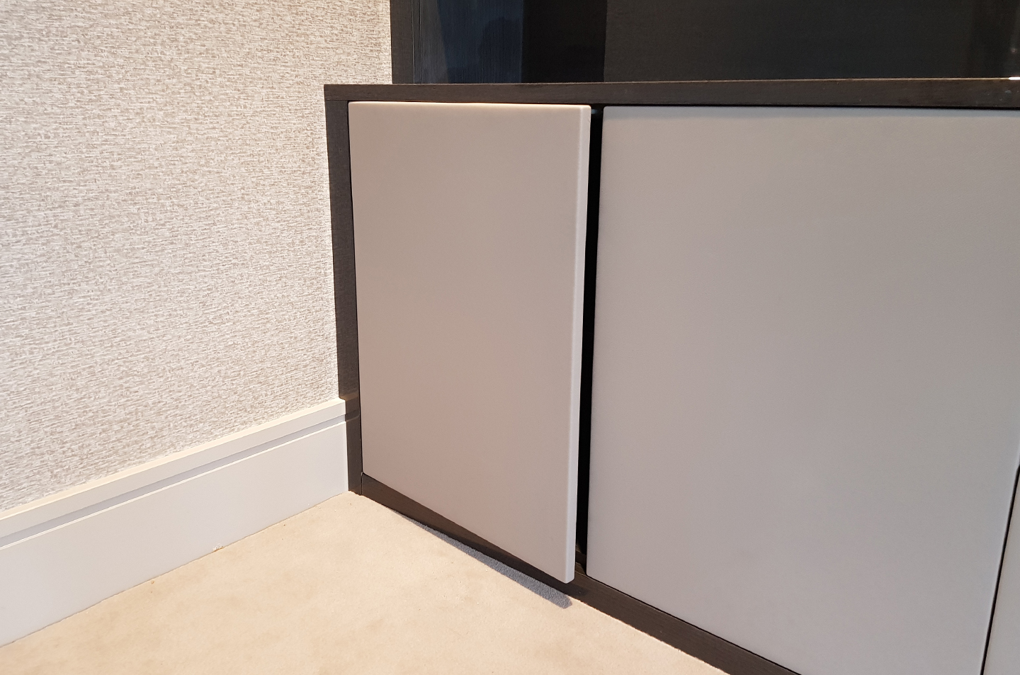 Pale cupboard door with a dark border