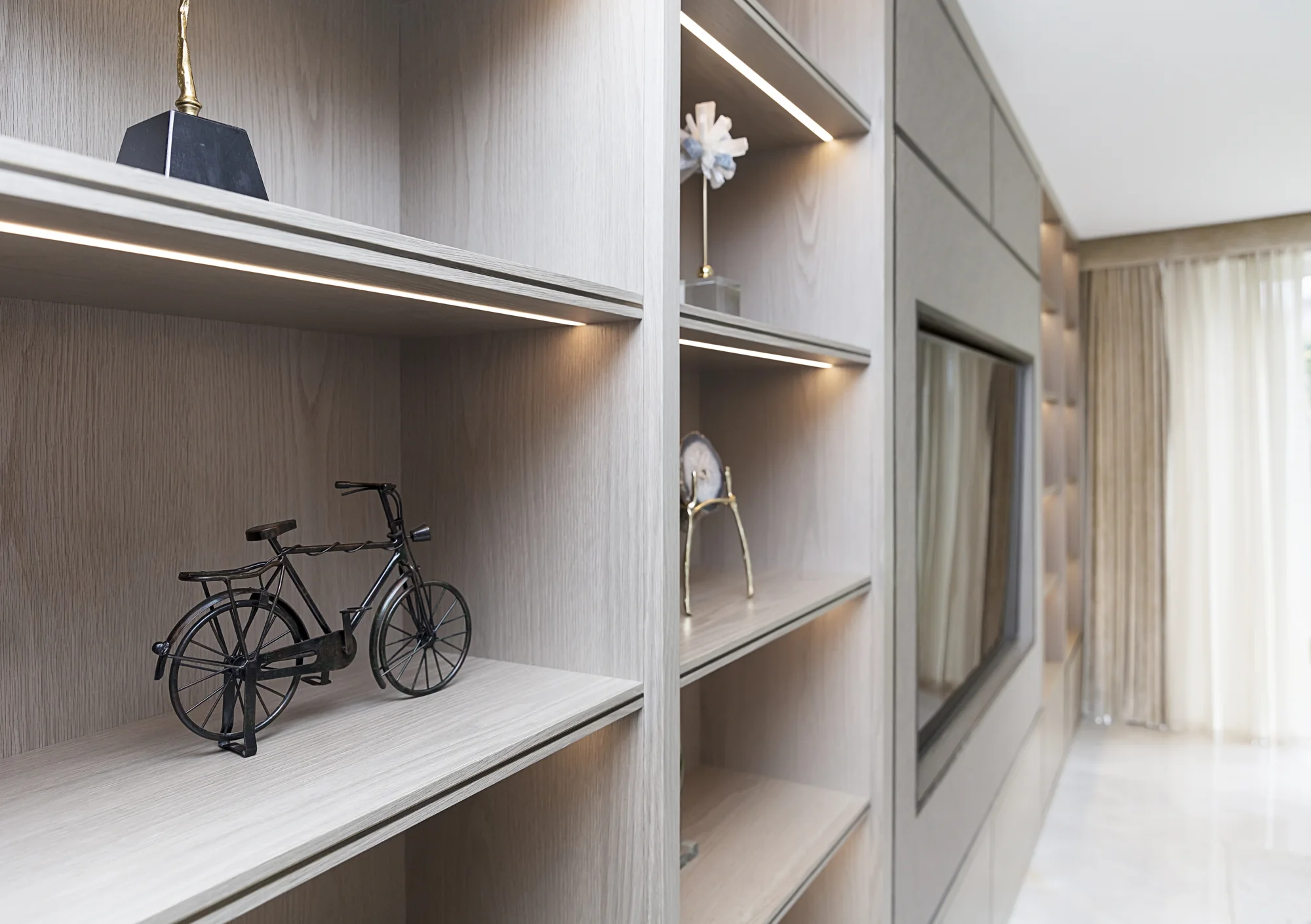 Illuminated display shelving detail