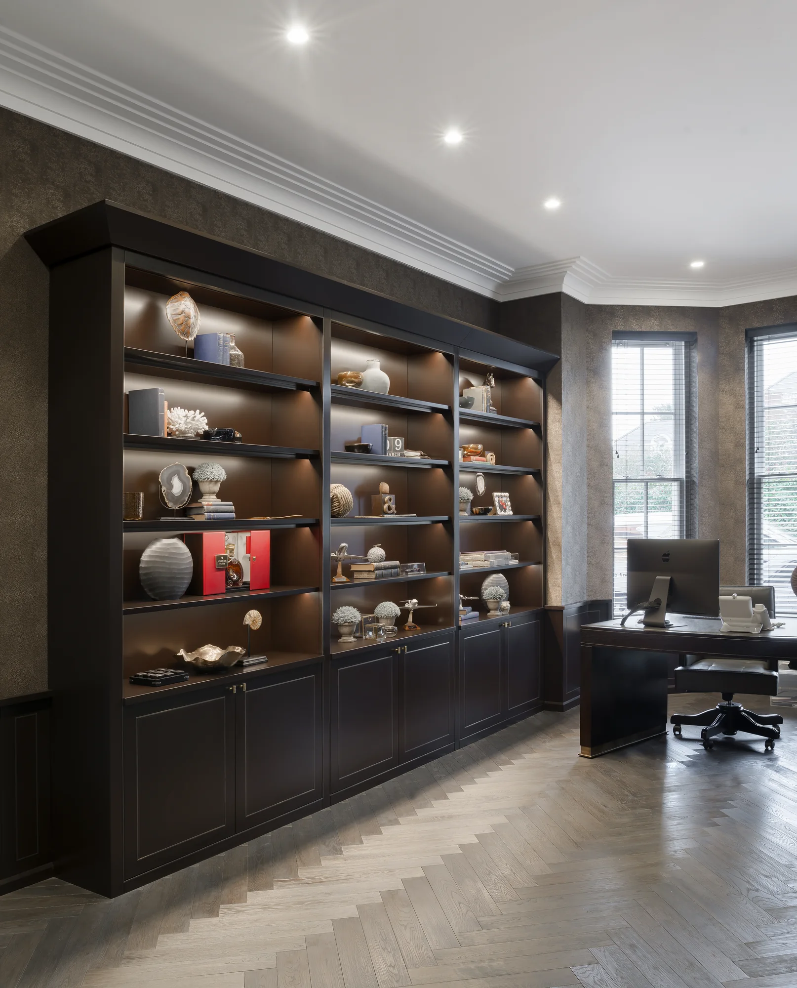 Overall view of home office